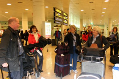 Warm welcomes at the Barcelona Airport.